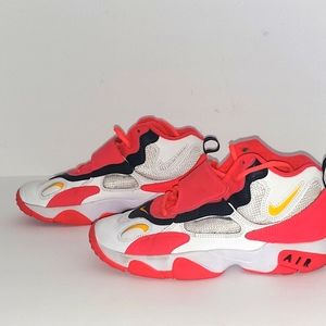Nike Air Max Speed Turf size 7Y  white, hot pink & black WOMANS LIKE NEW white
